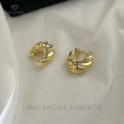Elevate your style with Lana Amora Hoops by Sodashi! Our Chunky Small Twisted Hoops are the perfect blend of elegance and edge. Available in stunning Silver or luxurious Gold plated finishes, these hoops are crafted from high-quality Sterling Silver for durability and shine. Whether you're dressing up for a special occasion or adding a touch of glamour to your everyday look, these hoops are a must-have accessory.